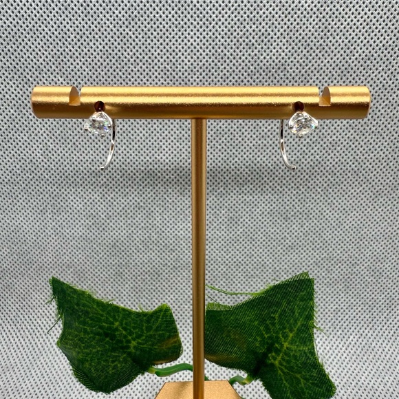 New 18k White Gold-Plated Sterling Silver 0.3ct Moissanite Hoop Earrings - Picture 6 of 7